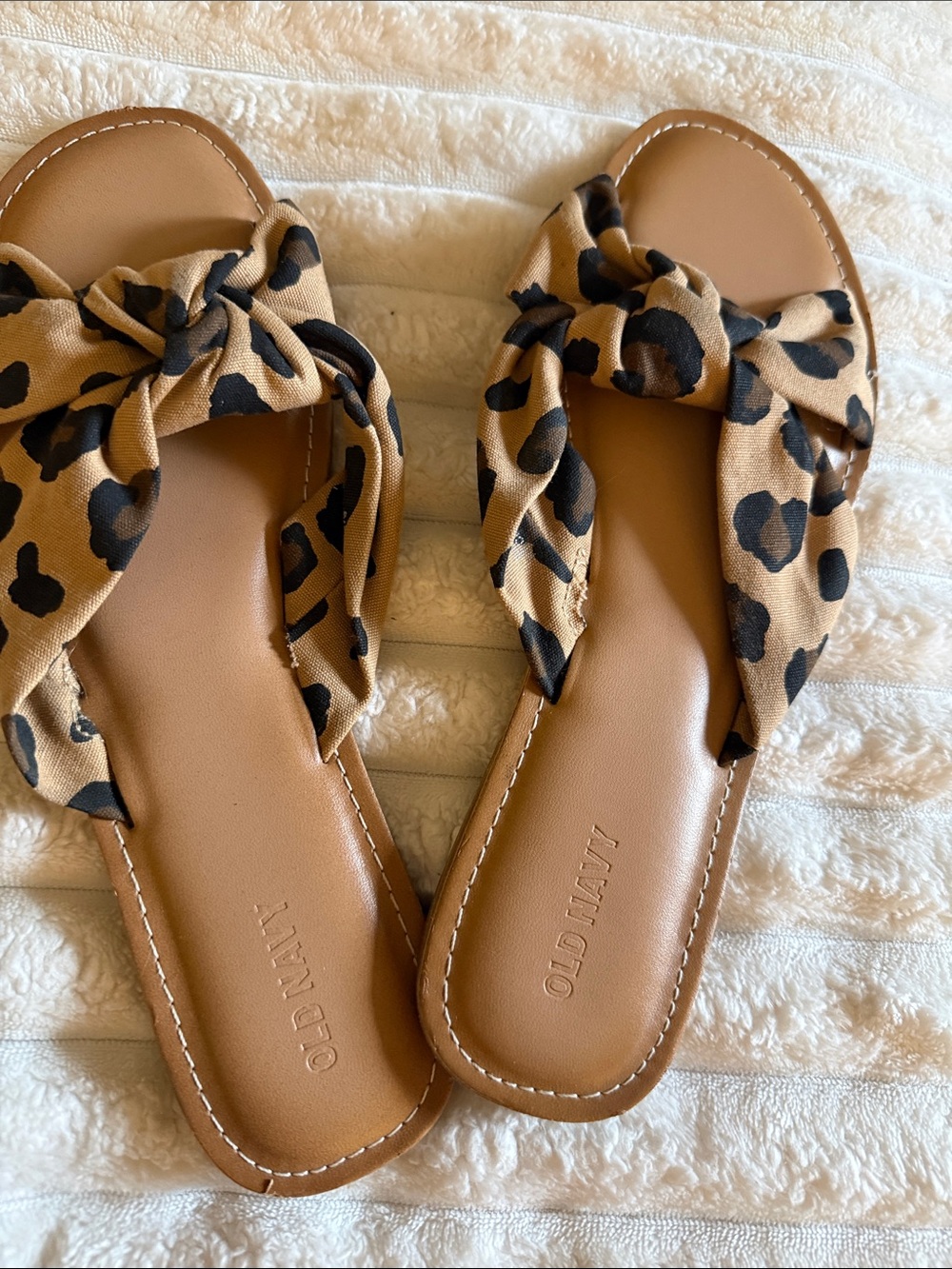 Old Navy Tan and Black Leopard-Print Knot Slide Sandals